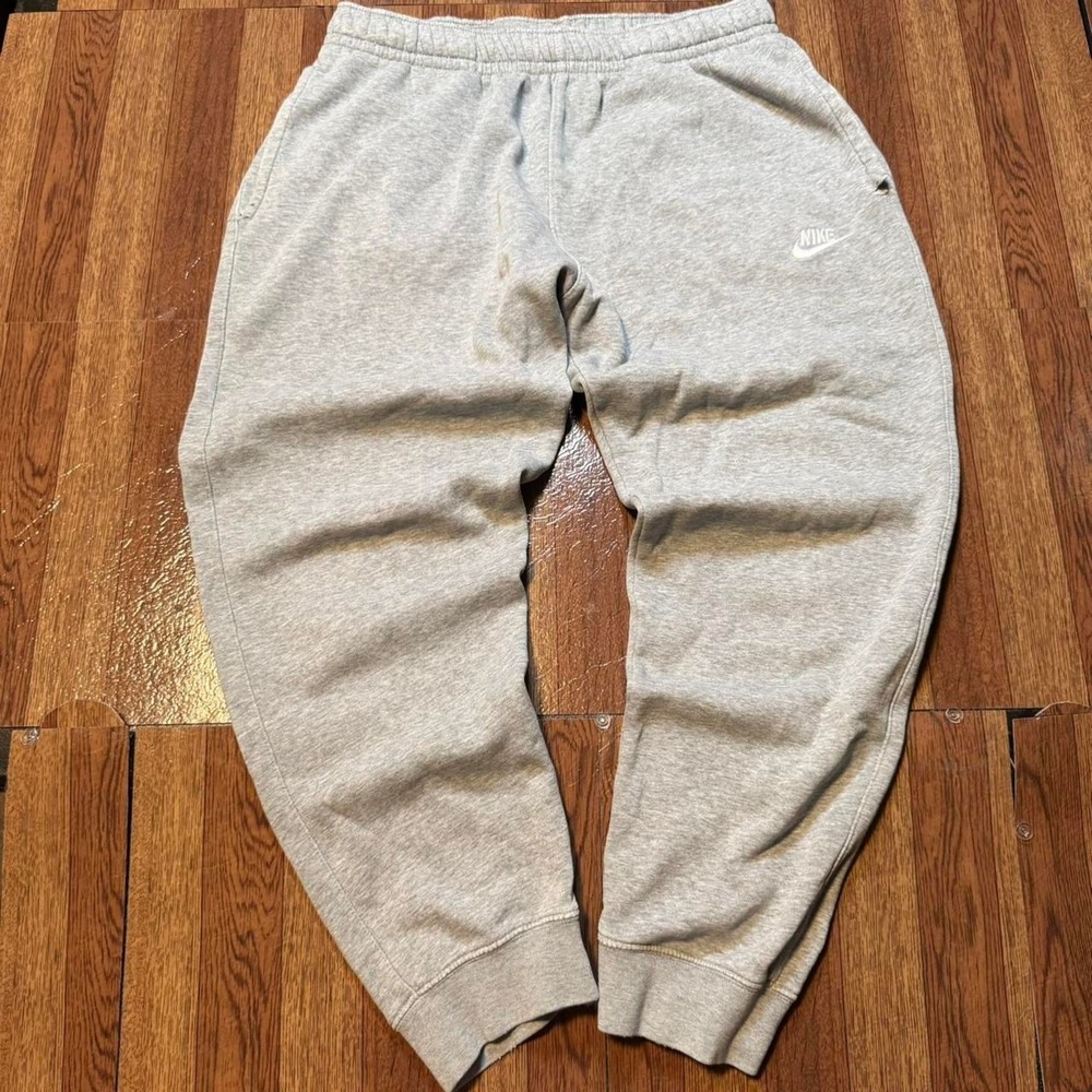 Nike Light Grey Sportswear Fleece Essential Sweatpants Jogger Medium